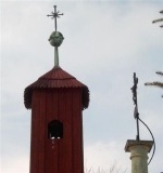 Zvonička a obecní kříž v r.2006 - detail