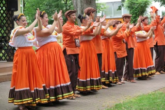 25.6. 2017 vystoupení souboru Fiesta Tica Kostarika - folklorní soubor ze San José z Kostariky