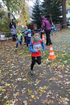 Foto Iscarex - Honza Šimůnek a Markéta Černá: 2. ročník běžeckého krosu Okolo Žampachu 23.10. 2016