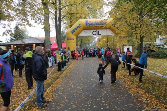 Foto Iscarex - Honza Šimůnek a Markéta Černá: 2. ročník běžeckého krosu Okolo Žampachu 23.10. 2016