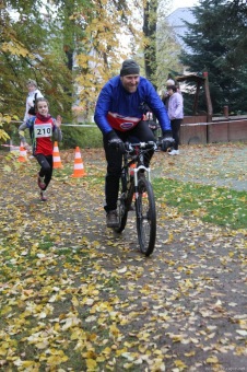 Foto Iscarex - Honza Šimůnek a Markéta Černá: 2. ročník běžeckého krosu Okolo Žampachu 23.10. 2016