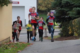 Foto Iscarex - Honza Šimůnek a Markéta Černá: 2. ročník běžeckého krosu Okolo Žampachu 23.10. 2016