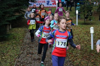 Foto Iscarex - Honza Šimůnek a Markéta Černá: 2. ročník běžeckého krosu Okolo Žampachu 23.10. 2016
