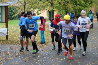 Foto Iscarex - Honza Šimůnek a Markéta Černá: 2. ročník běžeckého krosu Okolo Žampachu 23.10. 2016