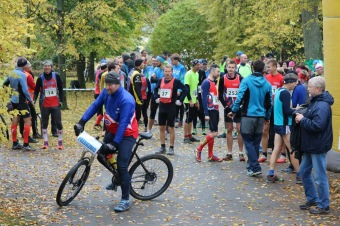 Foto Iscarex - Honza Šimůnek a Markéta Černá: 2. ročník běžeckého krosu Okolo Žampachu 23.10. 2016