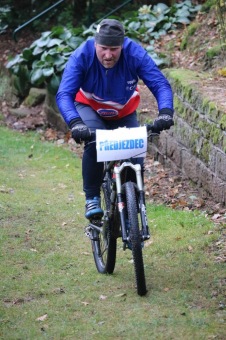 Foto Iscarex - Honza Šimůnek a Markéta Černá: 2. ročník běžeckého krosu Okolo Žampachu 23.10. 2016