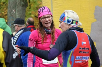 Foto Iscarex - Honza Šimůnek a Markéta Černá: 2. ročník běžeckého krosu Okolo Žampachu 23.10. 2016