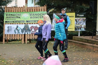 Foto Iscarex - Honza Šimůnek a Markéta Černá: 2. ročník běžeckého krosu Okolo Žampachu 23.10. 2016