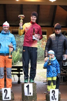 Foto Iscarex - Honza Šimůnek a Markéta Černá: 2. ročník běžeckého krosu Okolo Žampachu 23.10. 2016