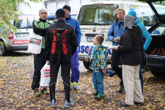 Foto Iscarex - Honza Šimůnek a Markéta Černá: 2. ročník běžeckého krosu Okolo Žampachu 23.10. 2016