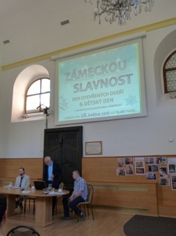 Dopolední - pracovní část programu: informační schůzka s rodiči a opatrovníky našich obyvatel