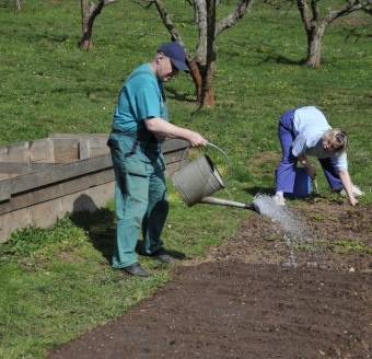 Zahradnictví - aktivizační centrum - jarní práce 2016