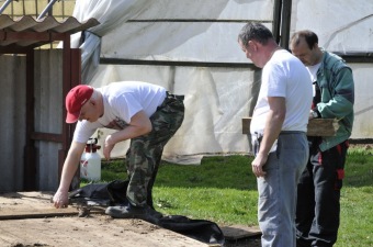 Zahradnictví - aktivizační centrum - jarní práce 2016