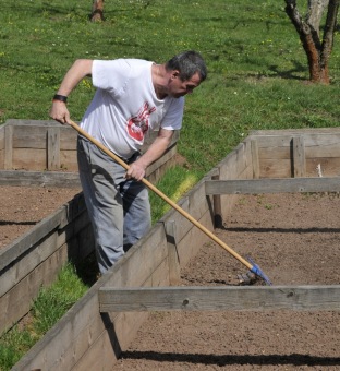 Zahradnictví - aktivizační centrum - jarní práce 2016