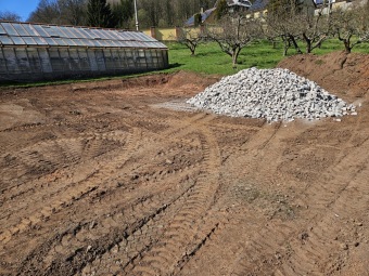 2025 Nové vyvýšené záhony pro naše zahradnictví (14.4.)