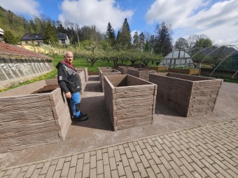 2025 Nové vyvýšené záhony pro naše zahradnictví (14.4.)