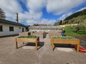 2025 Nové vyvýšené záhony pro naše zahradnictví (14.4.)