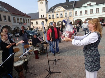 24.9. 2015 Integrační den Ústí n. Orl.  - Barbušáci a canisterapie p. Loučky