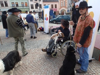 24.9. 2015 Integrační den Ústí n. Orl.  - Barbušáci a canisterapie p. Loučky