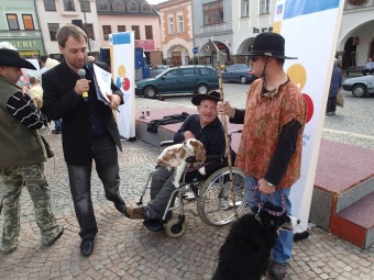 24.9. 2015 Integrační den Ústí n. Orl.  - Barbušáci a canisterapie p. Loučky