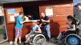 14.9. 2016 Barbušáci zahráli a zazpívali pro pacienty v Hamzově léčebně - Luže Košumberk