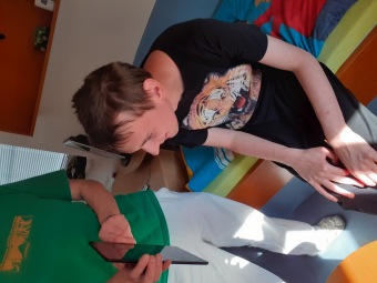 Videohovory pomáhají udržovat kontakt našich uživatelů služeb se svými rodiči a dalšími blízkými přáteli v době platného zákazu návštěv. Využíváme k tomu také tablety, které nám byly poskytnuty  v rámci projektu „Tablet od srdce“. Děkujeme za ně.