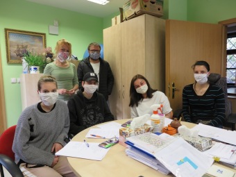 Dnes k nám nastoupili 3 studentky a 1 studen z Vyšší odborné školy a střední školy zdravotnické a sociální v Ústí nad Orlicí a z Univerzity Palackého v Olomouci na dobrovolnou pomoc v přímé péči v době nouzového stavu v ČR. Děkujeme!