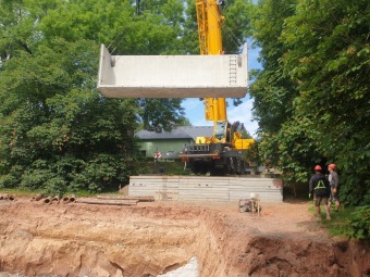 2023 Program dešťovka - průběh prací - montáž retenční nádrže 13.6. 2023