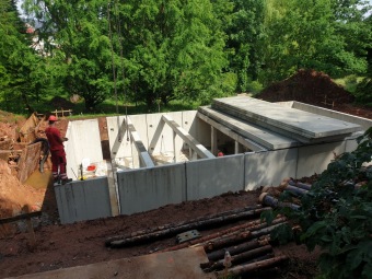 2023 Program dešťovka - průběh prací - montáž retenční nádrže 13.6. 2023