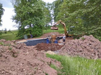 2023 Program dešťovka - průběh prací - montáž retenční nádrže 13.6. 2023