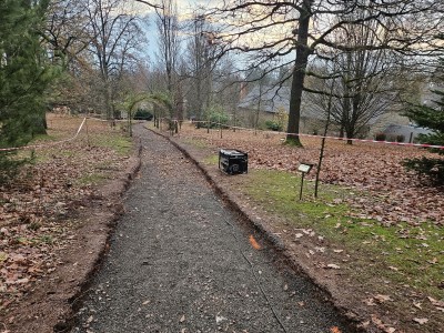 2025 Úprava centrální cesty horním parkem arboreta (10/25 - 04/26)