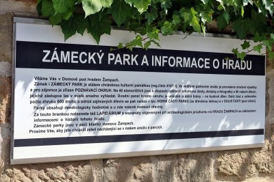 Soucasti Domova je park a arboretum ...
