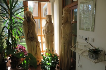 Dřevořezby v zimní zahradě u zámecké kaple sv. Bartoloměje