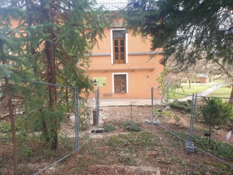 2022 Obnova terasy a lávky nad skalkou u zámecké budovy (6.4.)